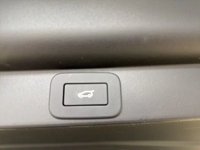 Used 2026 Black Land Rover SE image 17