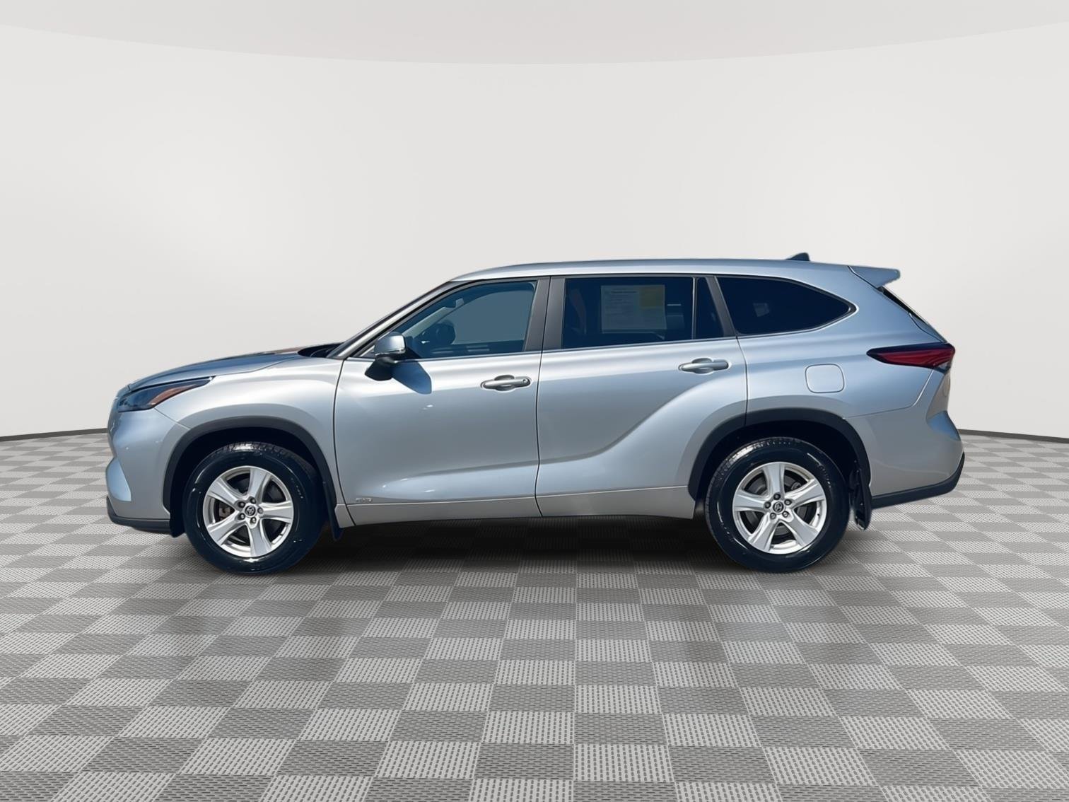 2023 Toyota Highlander LE - Photo 8