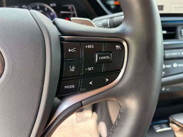 Used 2024 White Lexus 350 image 30
