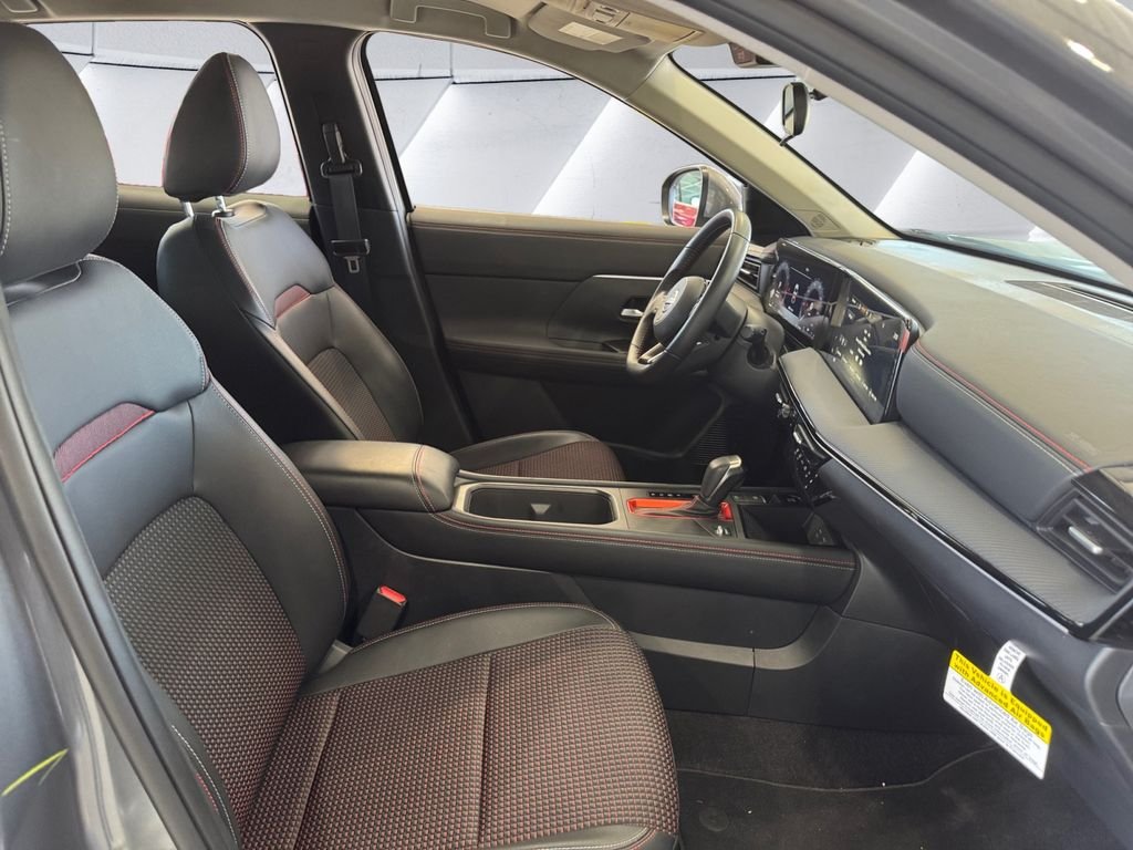 Used 2025 Gray Nissan SR image 13