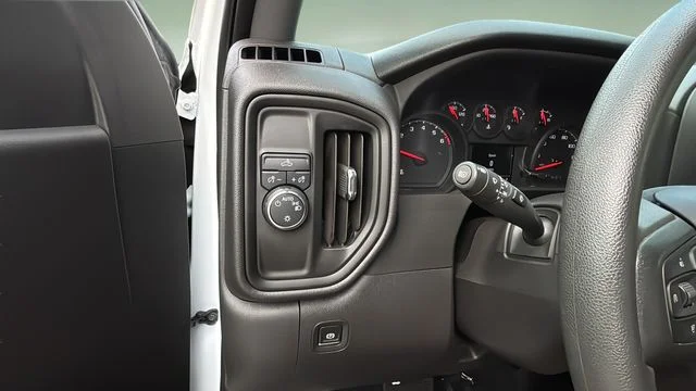 Used 2025 White Chevrolet Custom image 21