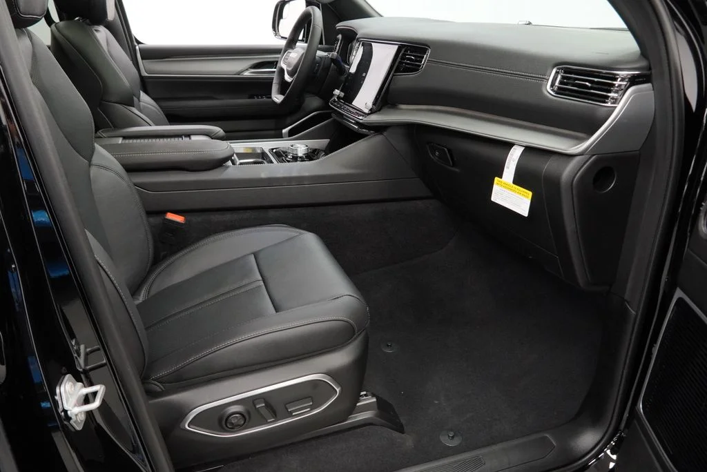New 2026 High Gloss Black Exterior Paint Jeep Limited Altitude image 36