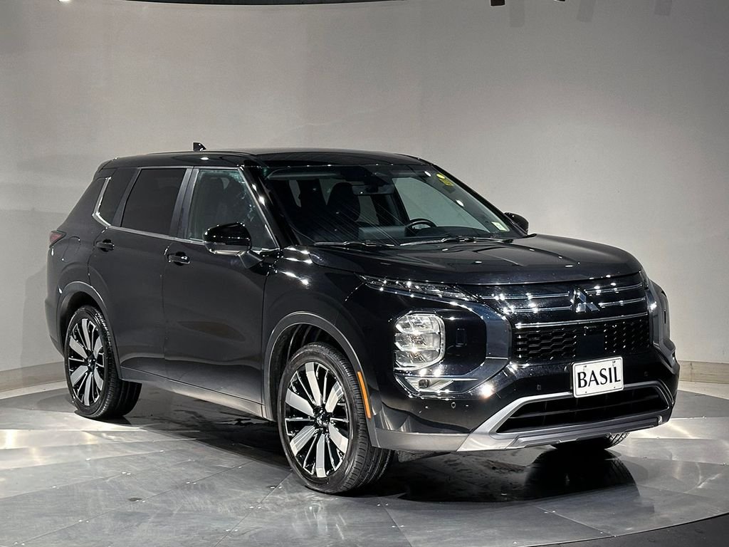 Used 2025 Silver Mitsubishi  image 41