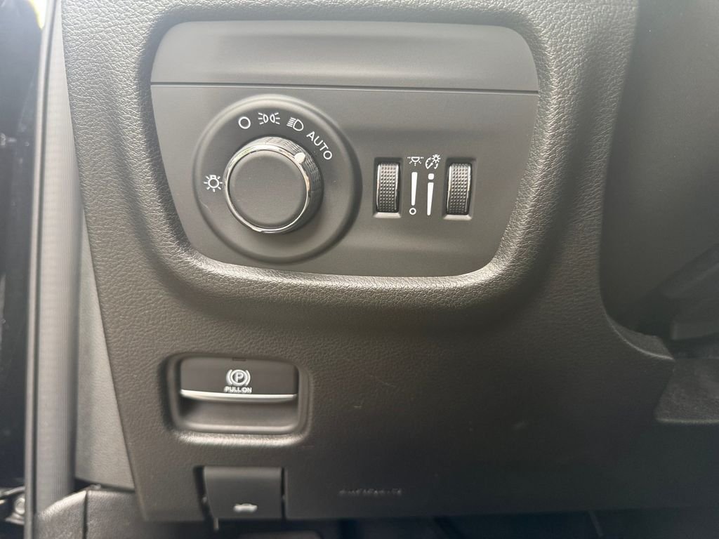 Used 2024 Diamond Black Jeep Altitude X image 26