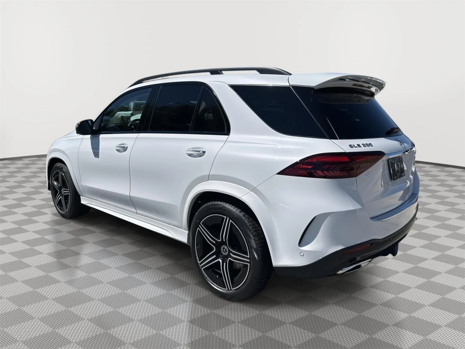 New 2026 MANUFAKTUR Moonlight White Metallic Mercedes-Benz GLE 350 image 5