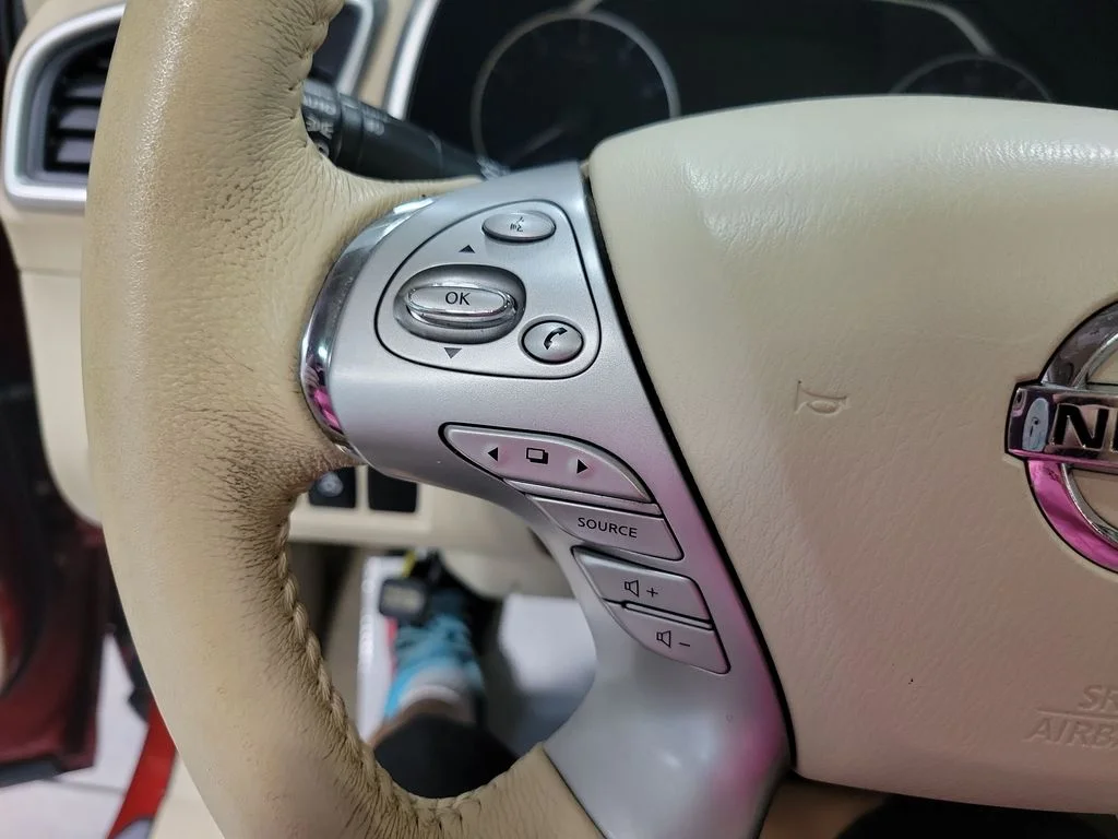 Used 2015 Red Nissan Platinum image 38