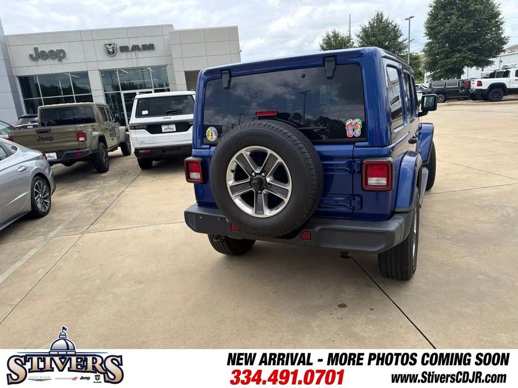 Used 2018 Blue Jeep Unlimited Sahara image 9