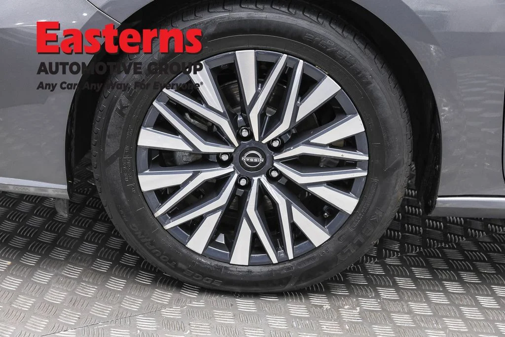 Used 2025 Gray Nissan 2.5 SV image 32