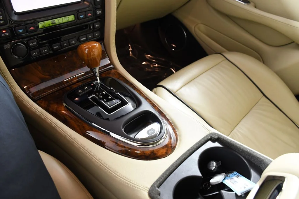 Used 2009 Ebony Jaguar L image 42