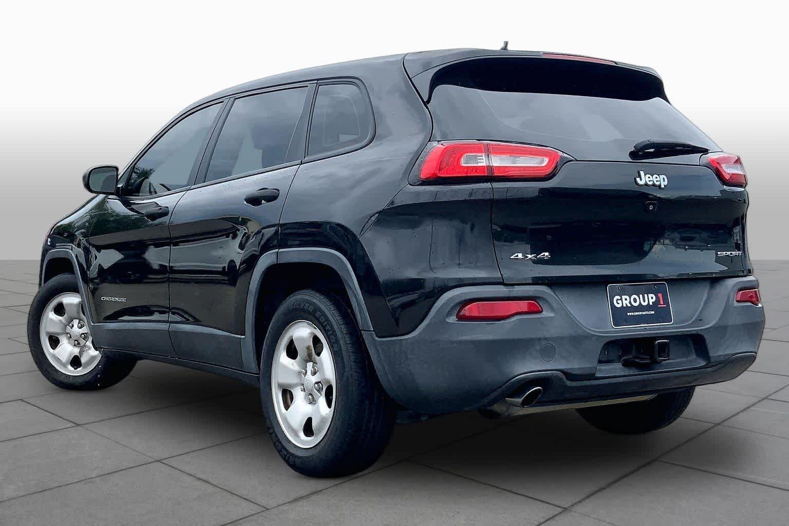 Used 2014 Brilliant Black Crystal Pearlcoat Jeep Sport image 10