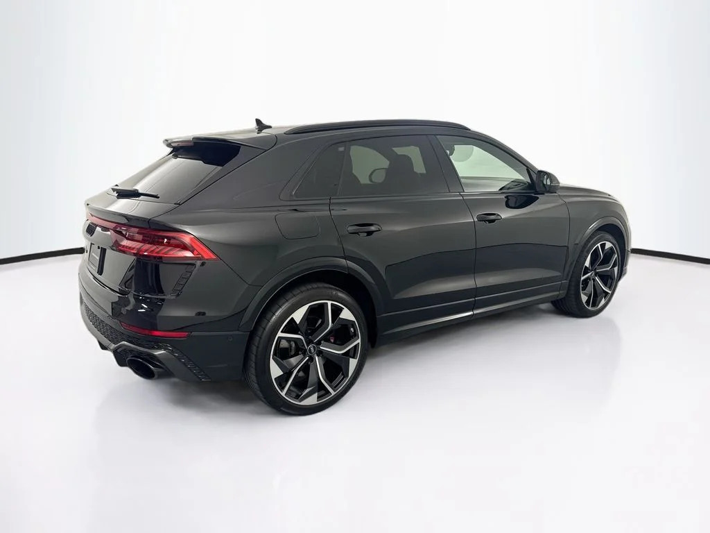 Used 2023 Mythos Black Metallic Audi 4.0T image 5