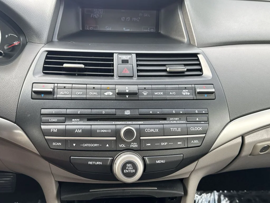 Used 2009 Gray Honda EX-L image 17