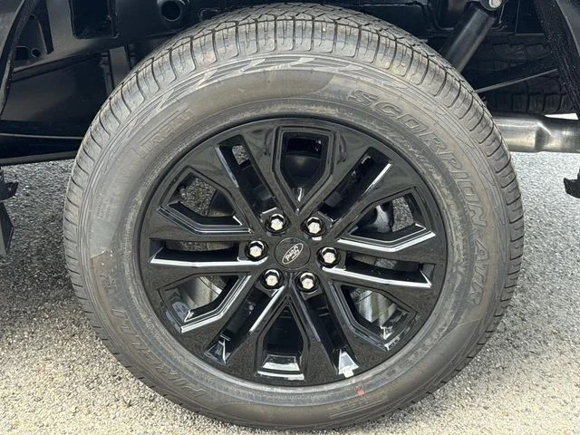 New 2026 Agate Black Metallic Ford XLT image 9