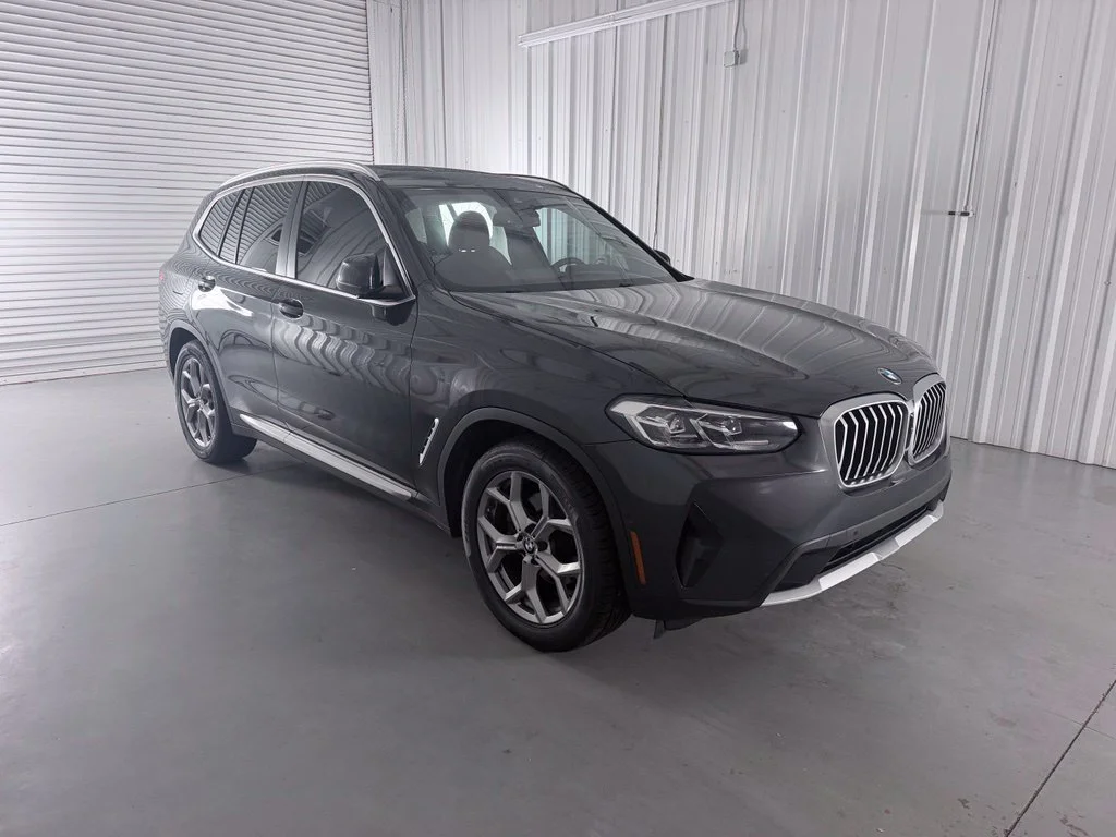 Used 2023 Dark Graphite BMW sDrive30i image 3