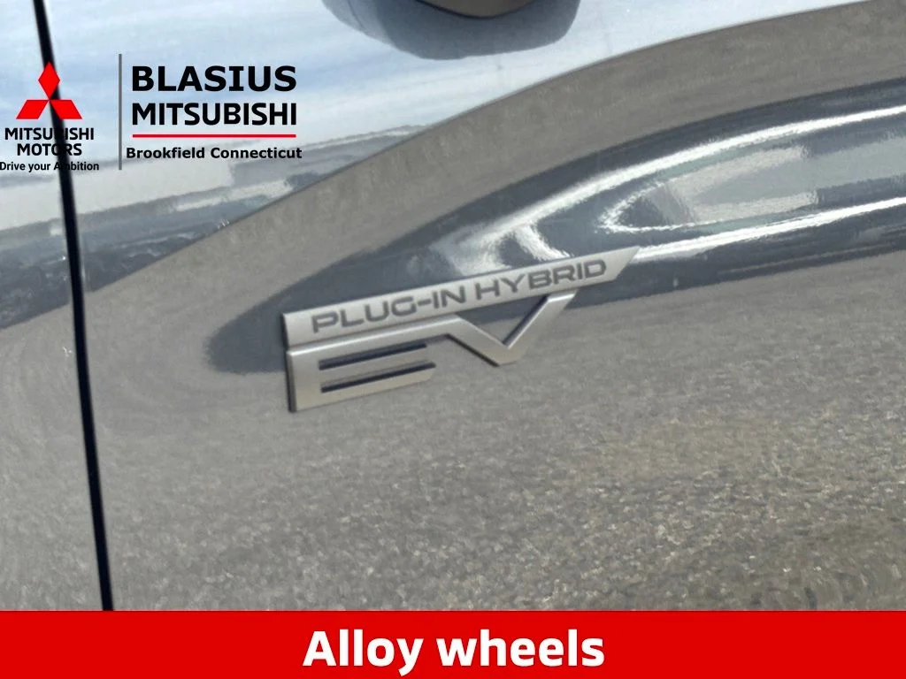 New 2026 Gray Mitsubishi SEL image 19