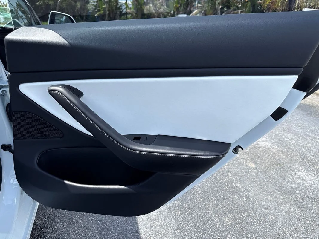Used 2018 White Tesla  image 16