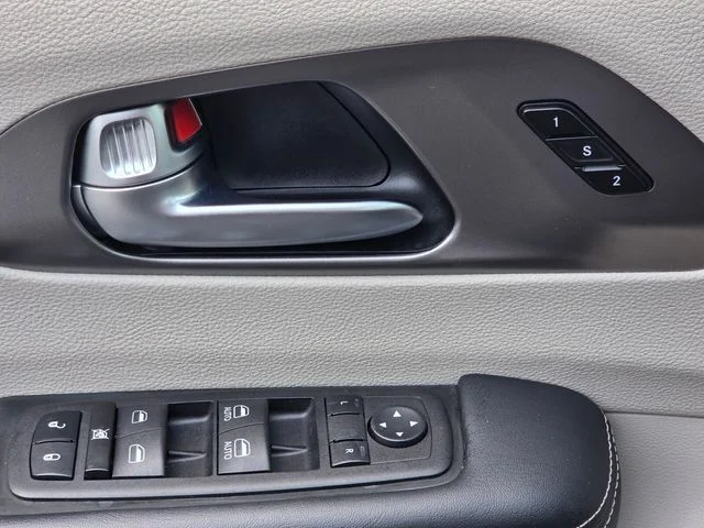 Used 2023 Black Chrysler Touring L image 31
