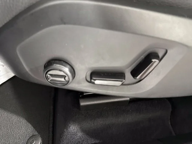 Used 2024 Silver Volvo B5 Plus Dark Theme image 20