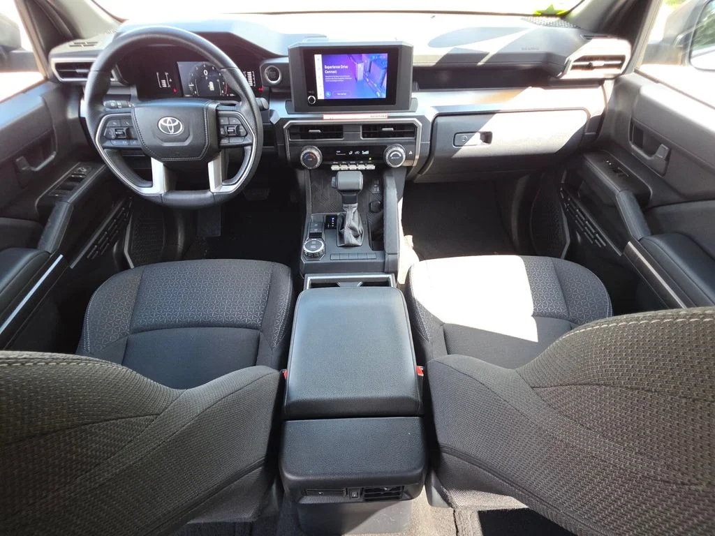 Used 2025  Toyota SR5 image 4