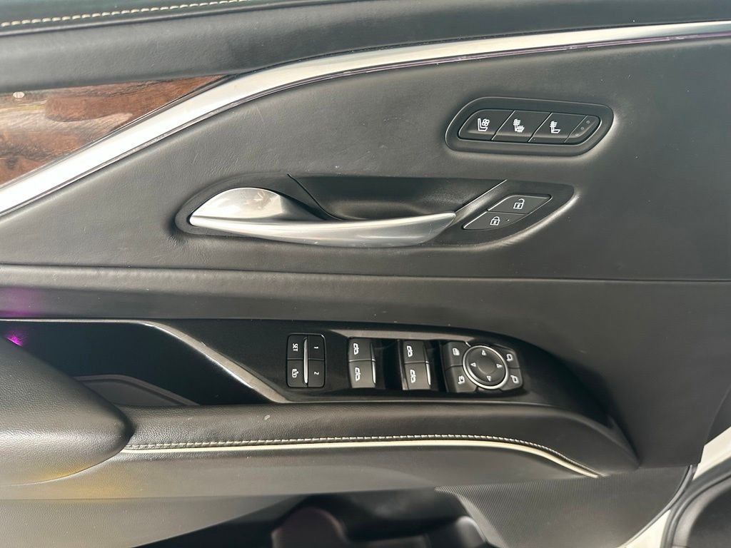 Used 2021 White Cadillac Sport Platinum image 9