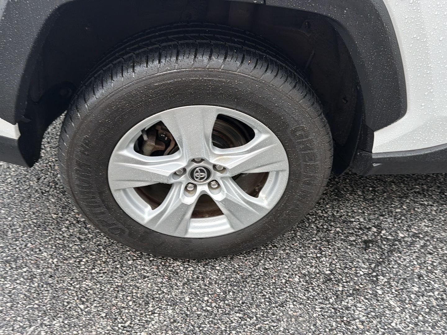 Used 2020 Super White Toyota XLE image 35