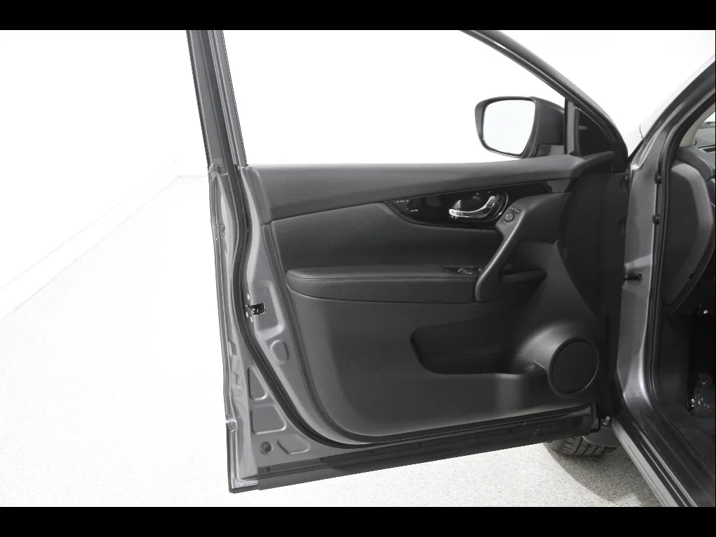 Used 2020 Gun Metallic Nissan SV image 4