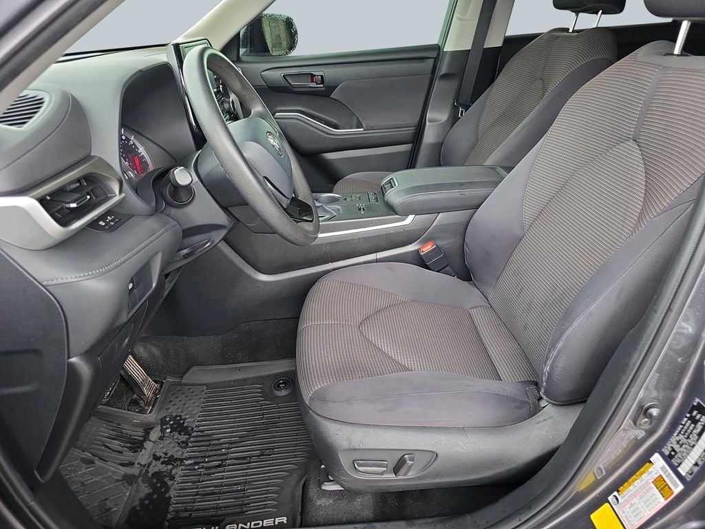 2020 Toyota Highlander L - Photo 11