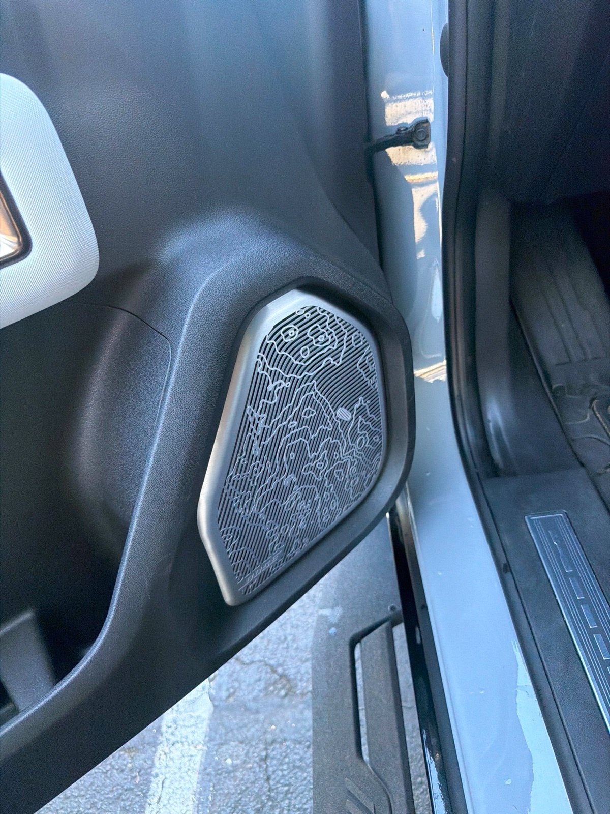 Used 2024 Meteorite Metallic (Gray) GMC 2X image 16