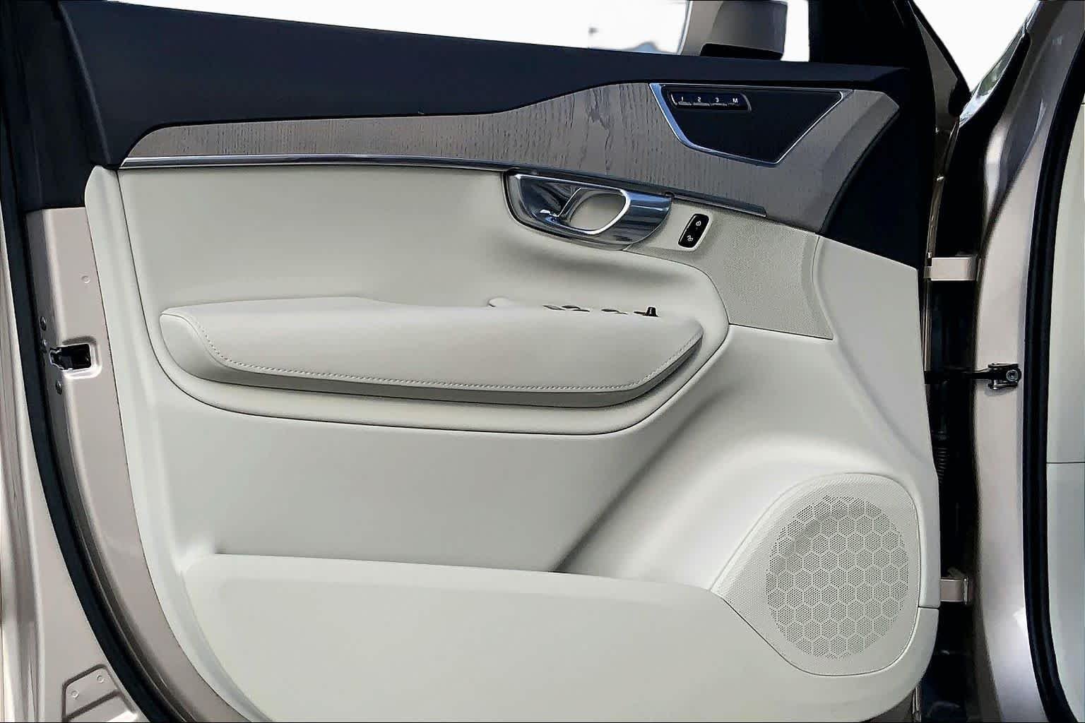 Used 2025 Bright Dusk Metallic Volvo Plus image 21