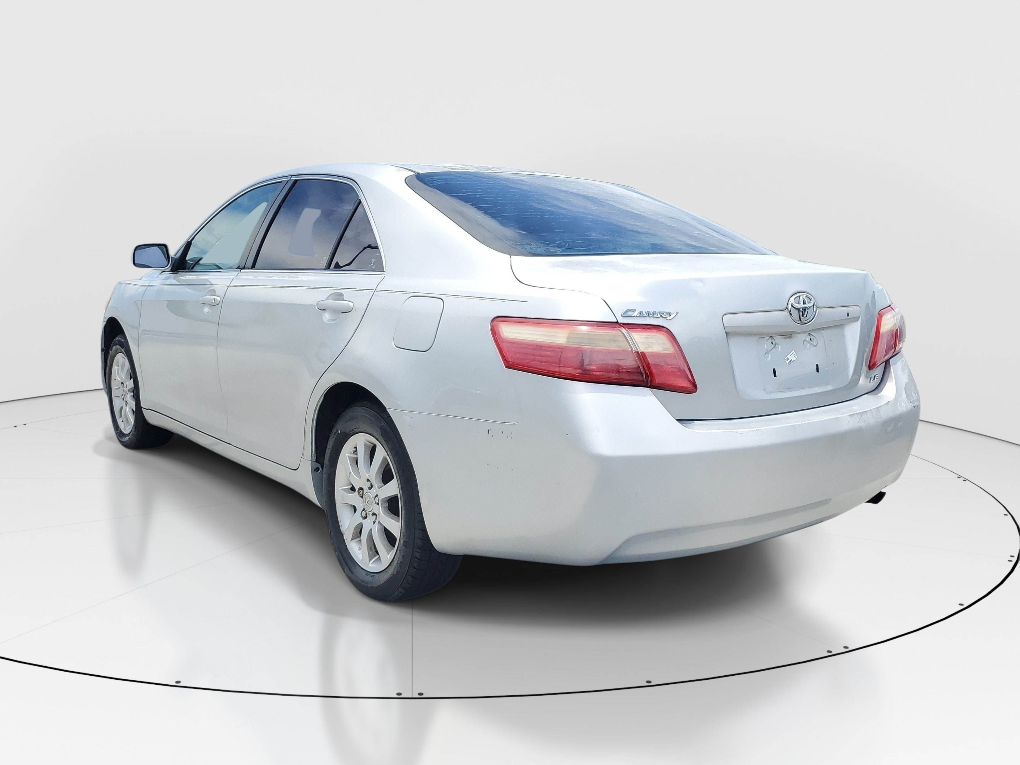 Used 2007 Silver Toyota LE image 4