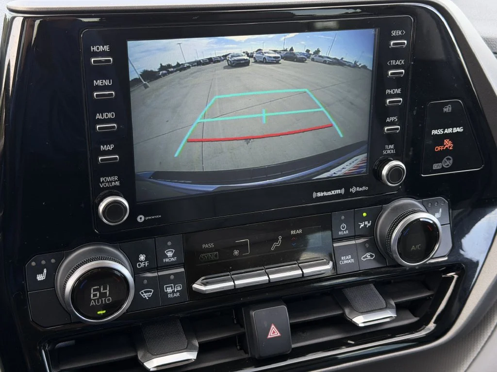 Used 2022  Toyota XLE image 18