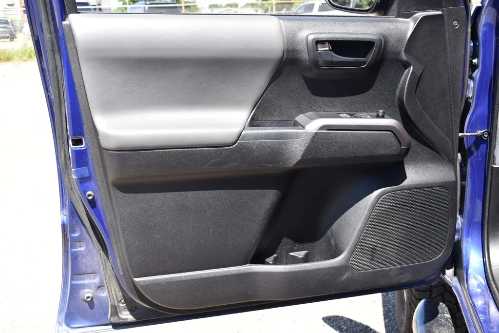 Certified Used 2022 Blue Crush Metallic Toyota SR5 image 9