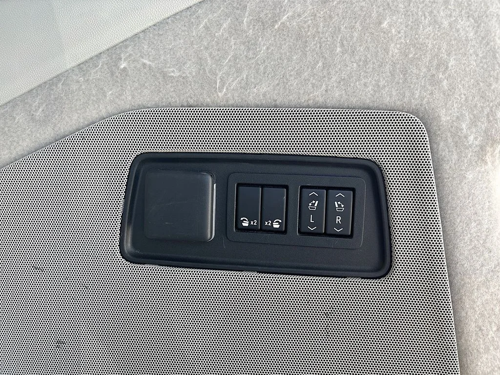 Used 2022 Black Cadillac Sport Platinum image 25