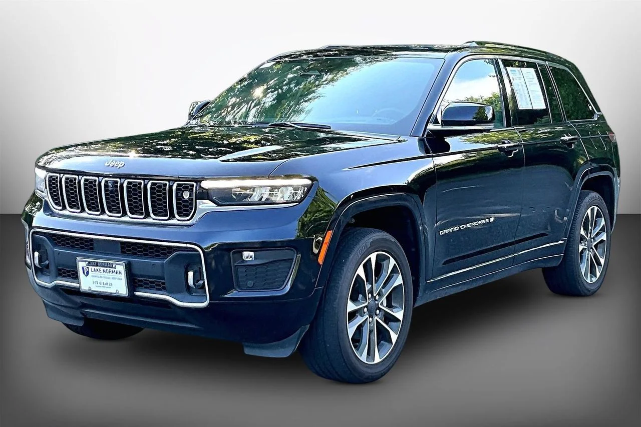 Certified Used 2023 Black Jeep Overland image 4