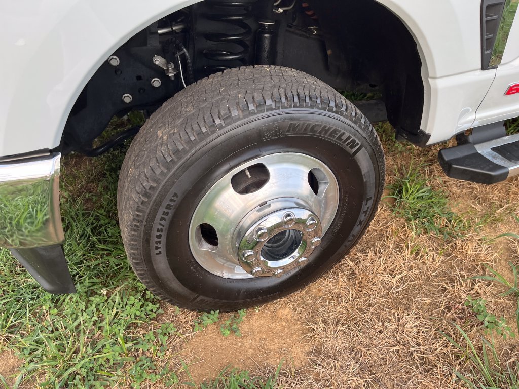 Used 2025 White Ford XLT image 9