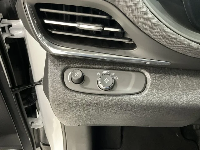 New 2026 Summit White Buick Preferred image 25
