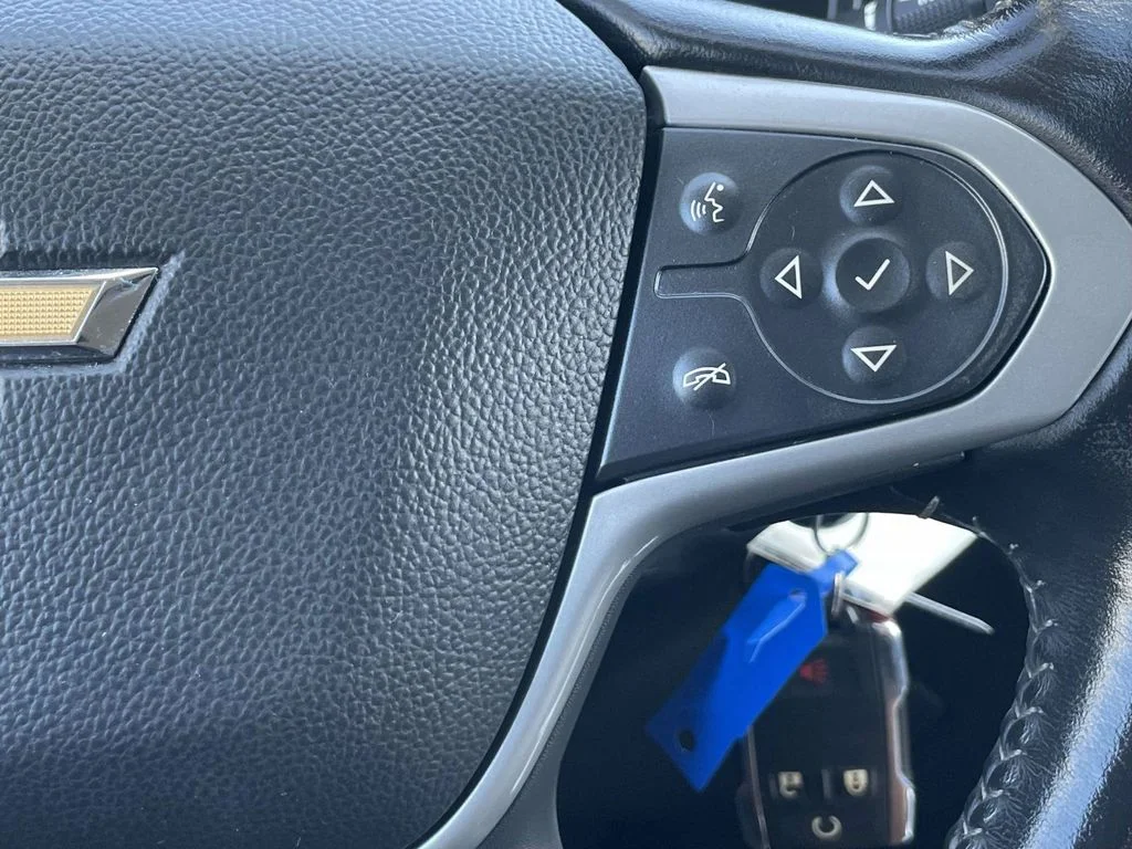 Used 2022 White Chevrolet LT image 30