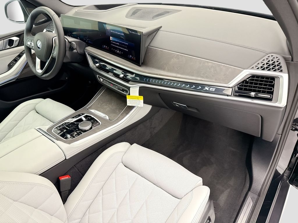 New 2026 Black Sapphire Metallic BMW xDrive50e image 16
