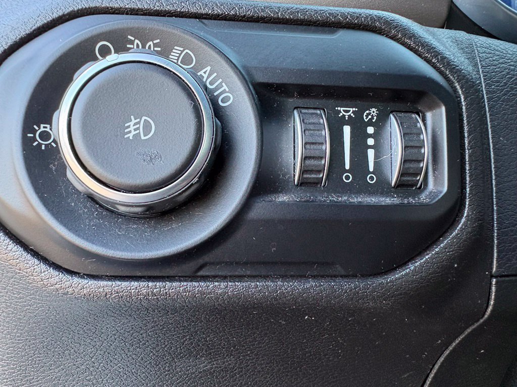 Used 2018 White Jeep Unlimited Sport S image 31