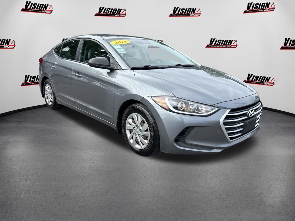 Used 2018 Gray Hyundai SE image 3