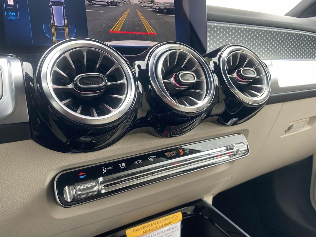 2025 Mercedes-Benz GLB Base - Photo 29