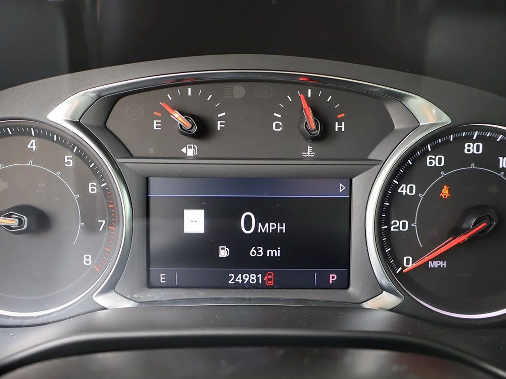 Used 2023 Silver GMC SLT image 43