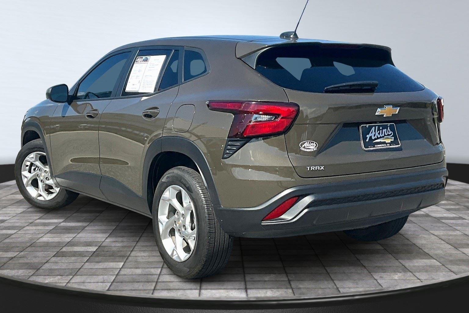 2024 Chevrolet Trax LS photo 4