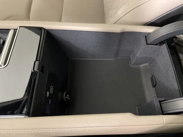 2025 Volvo XC90 Core - Photo 36