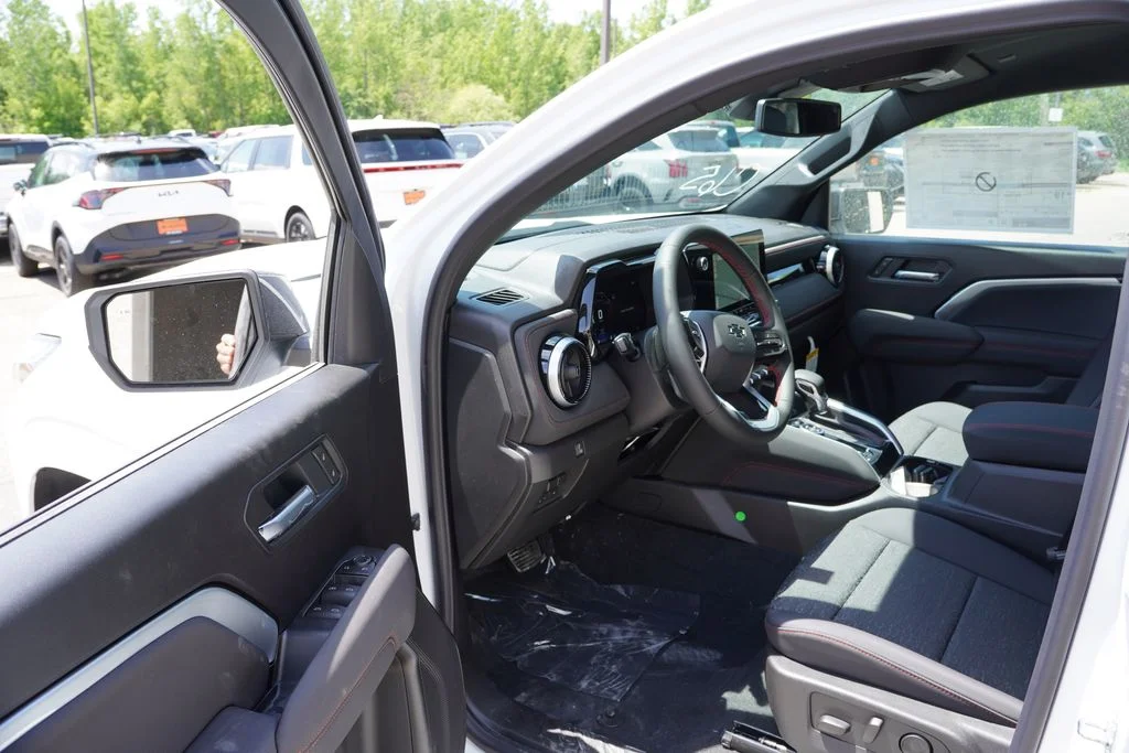 2026 Chevrolet Colorado Z71 - Photo 10