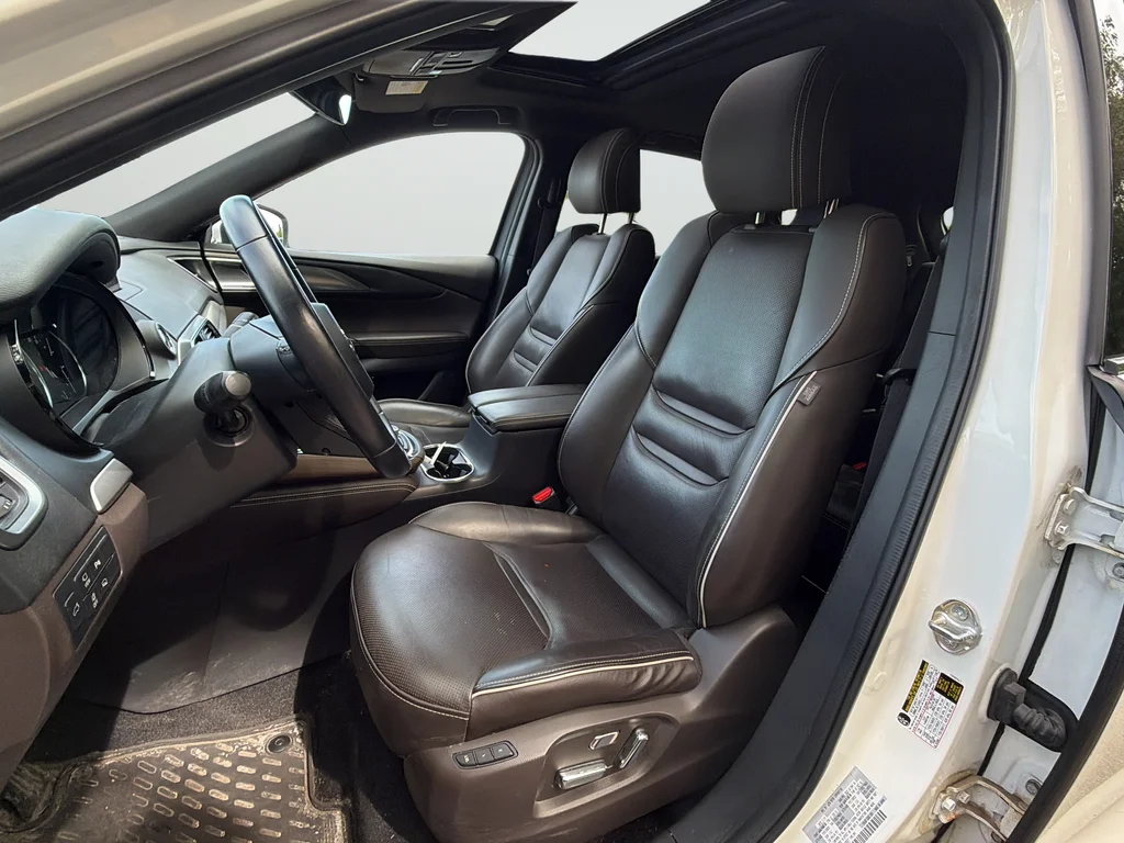 Used 2020 White Mazda Signature image 10