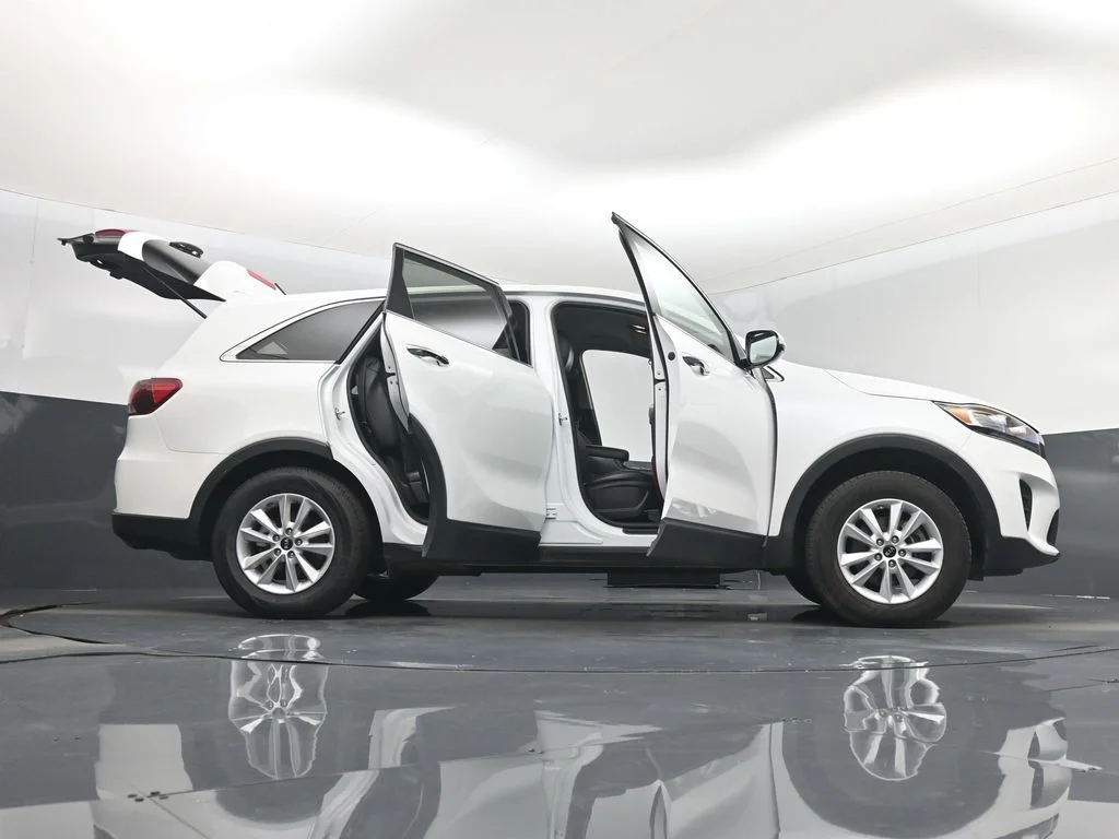 Used 2020 White Kia LX image 7