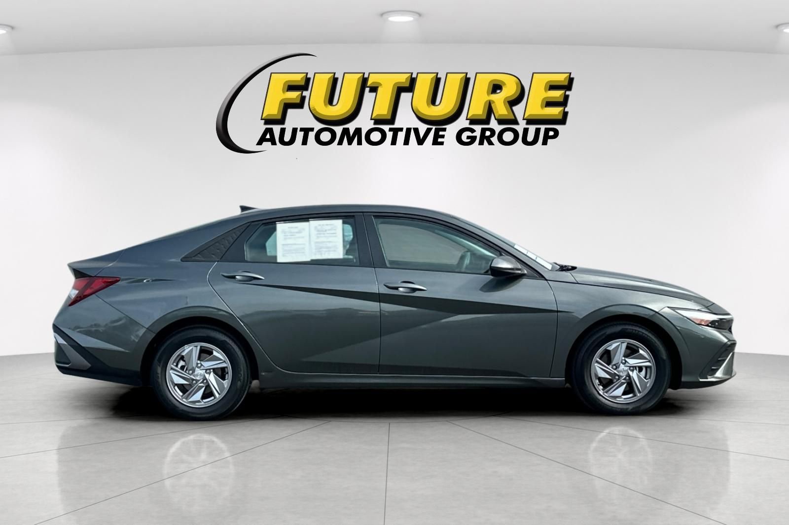 Certified Used 2025 Gray Hyundai SE image 2