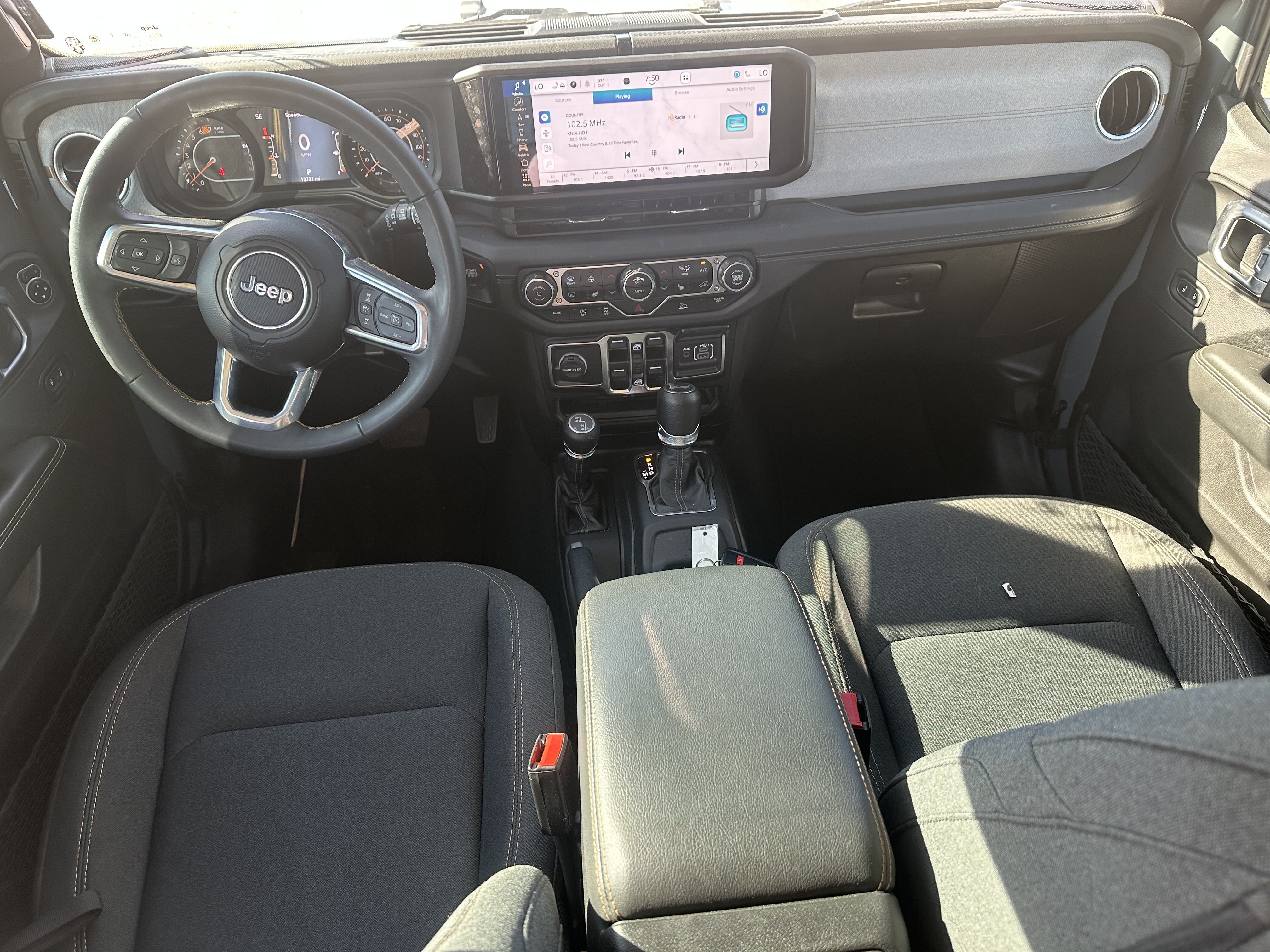 Used 2024 Anvil Clear Coat Jeep Sahara image 18