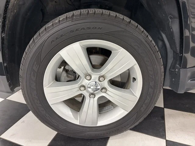 Used 2017 Black Jeep Latitude image 5